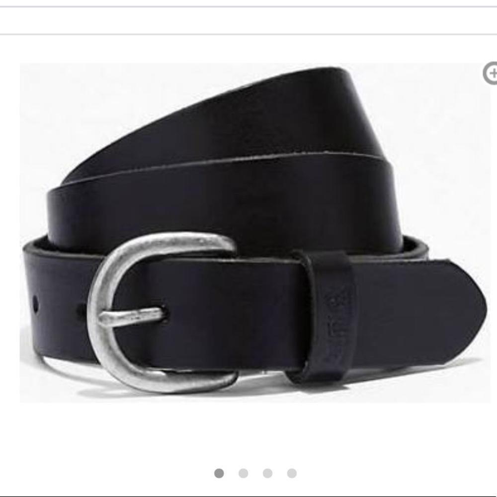 Levi’s black leather belt